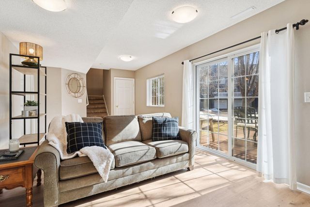 15605 25th Place N B, Plymouth, MN 55447