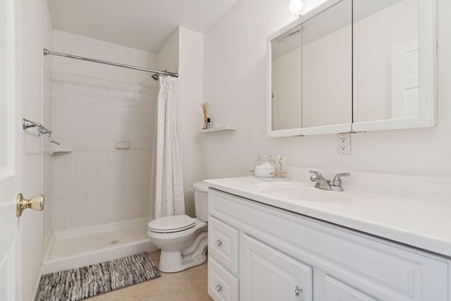 15605 25th Place N B, Plymouth, MN 55447