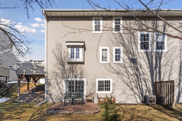 15605 25th Place N B, Plymouth, MN 55447