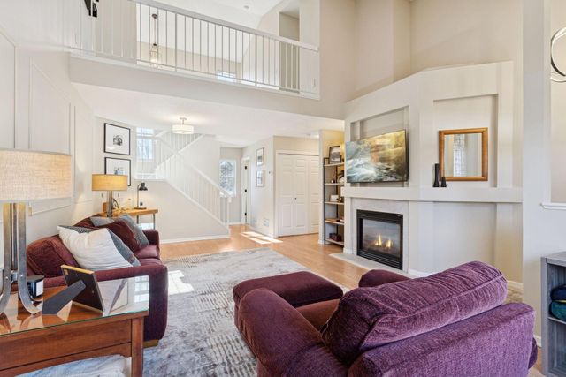 15605 25th Place N B, Plymouth, MN 55447