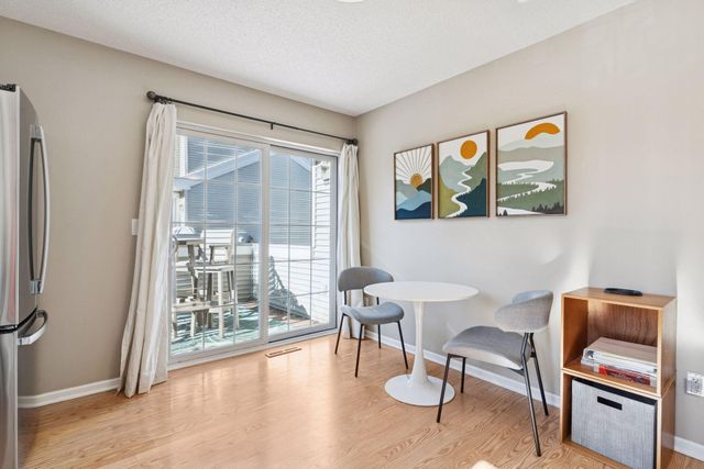 15605 25th Place N B, Plymouth, MN 55447