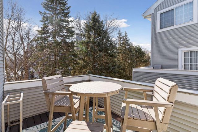 15605 25th Place N B, Plymouth, MN 55447