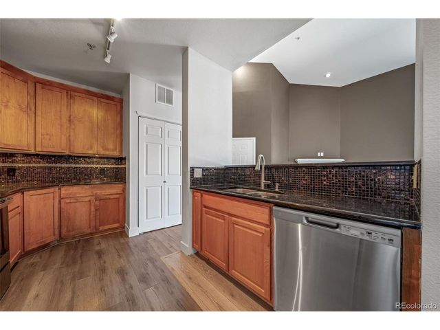 3890 S Dayton St 301, Aurora, CO 80014