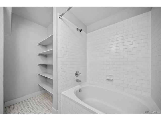 3890 S Dayton St 301, Aurora, CO 80014