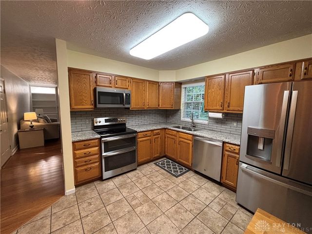 1890 Stedman Lane, Beavercreek, OH 45432