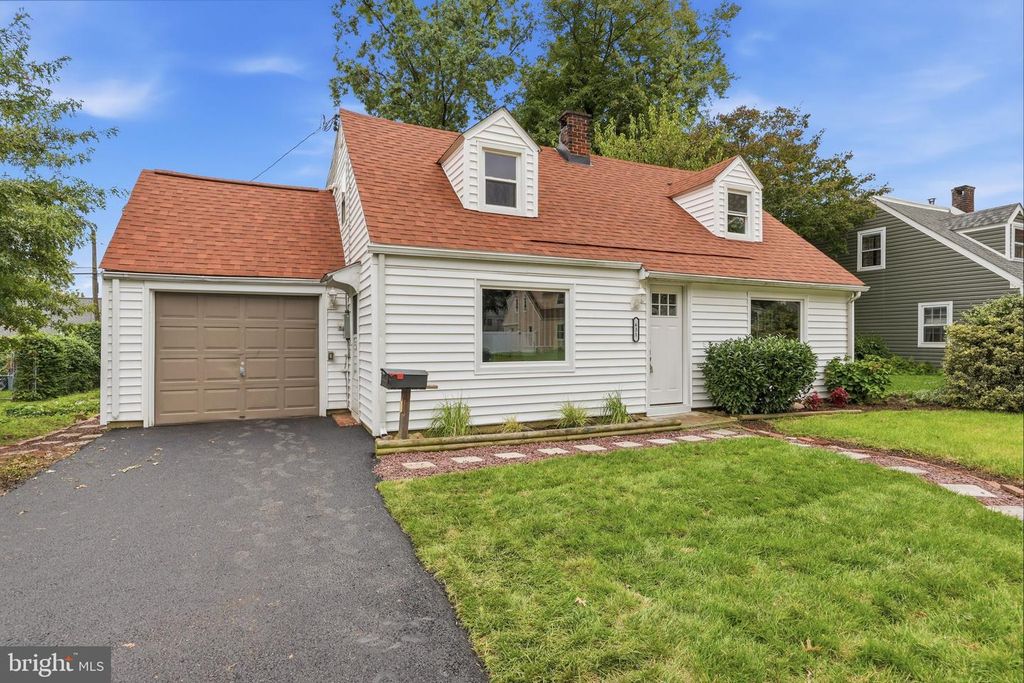 631 OSBORNE AVE, Morrisville, PA 19067