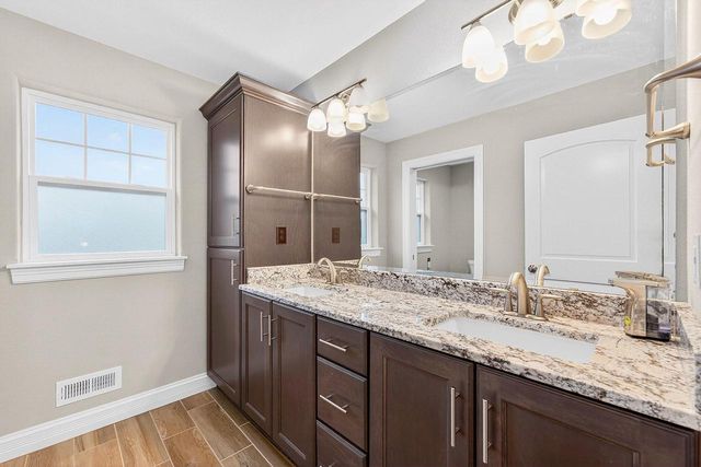 3128 W Hidden Oaks DRIVE, Franklin, WI 53132