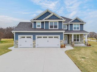 3128 W Hidden Oaks DRIVE, Franklin, WI 53132