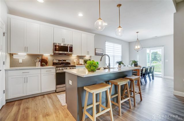 1002 Belfast Drive, Sugarcreek Township, OH 45440