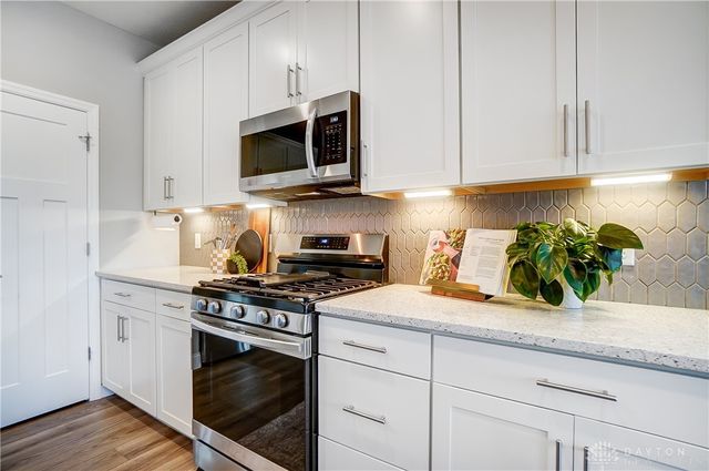 1002 Belfast Drive, Sugarcreek Township, OH 45440