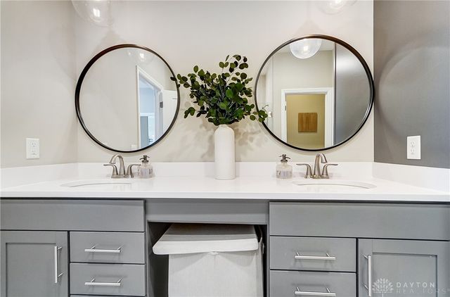 1002 Belfast Drive, Sugarcreek Township, OH 45440