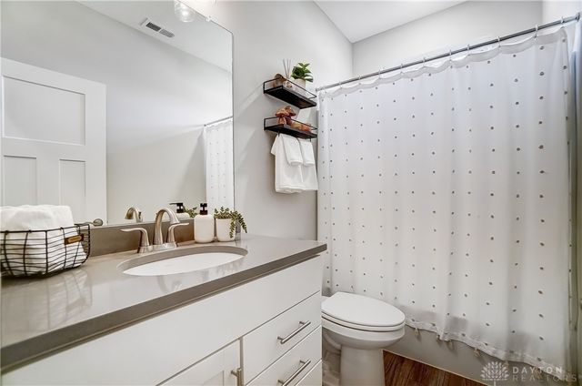 1002 Belfast Drive, Sugarcreek Township, OH 45440