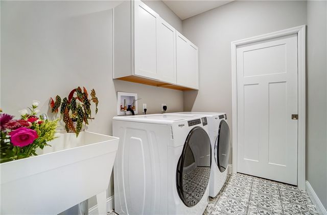 1002 Belfast Drive, Sugarcreek Township, OH 45440