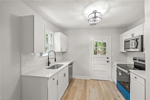 2806 Robin Hood Drive, Greensboro, NC 27408