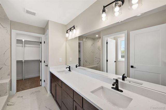 18790 Via Firenze, Macomb Township, MI 48044
