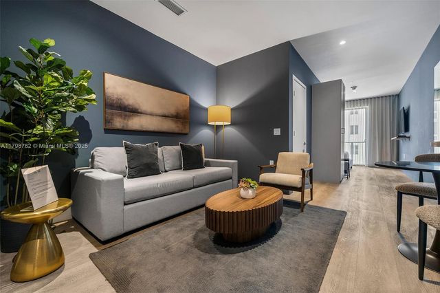 229 SW 9th St 404, Miami, FL 33130