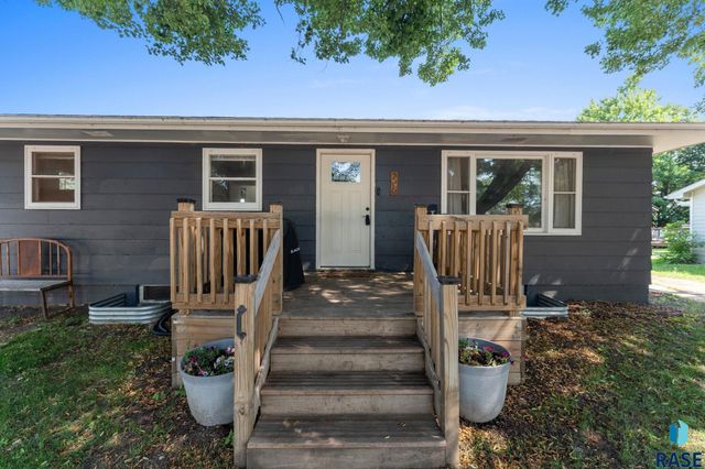 200 E 6th Ave Avenue, Lennox, SD 57039