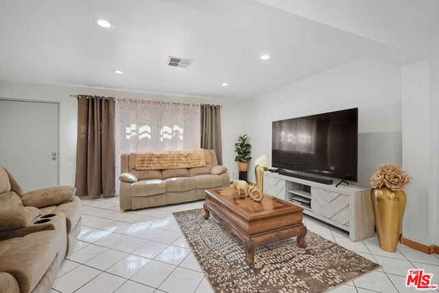 7422 Hazeltine Avenue 3, Van Nuys, CA 91405