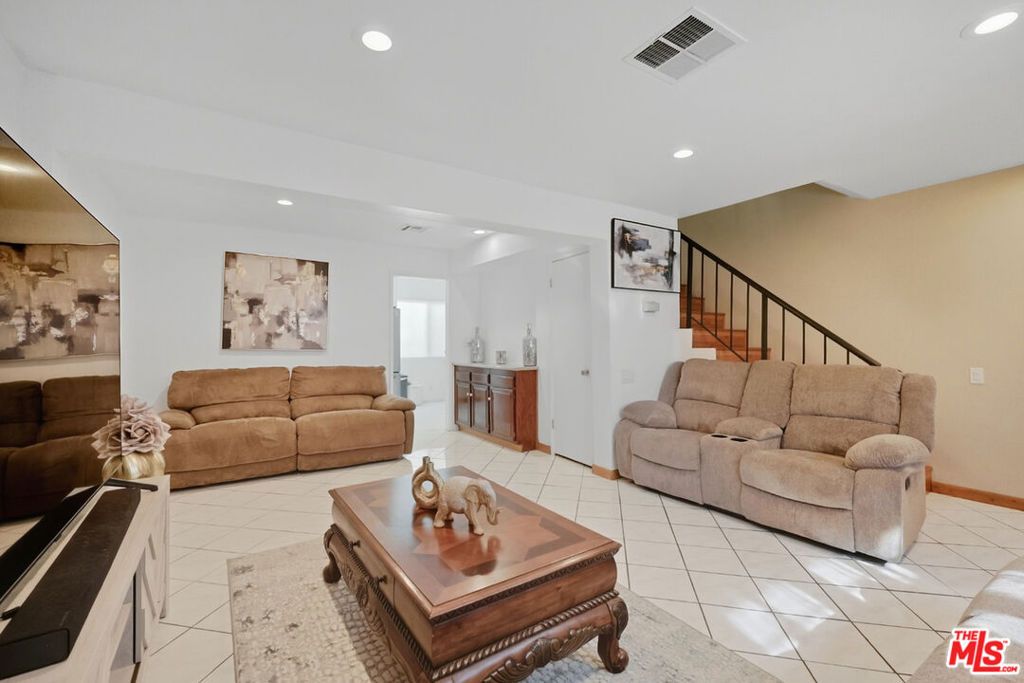 7422 Hazeltine Avenue 3, Van Nuys, CA 91405