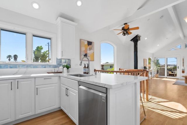 121 Anchorage Avenue, Santa Cruz, CA 95062