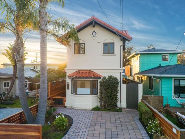 121 Anchorage Avenue, Santa Cruz, CA 95062