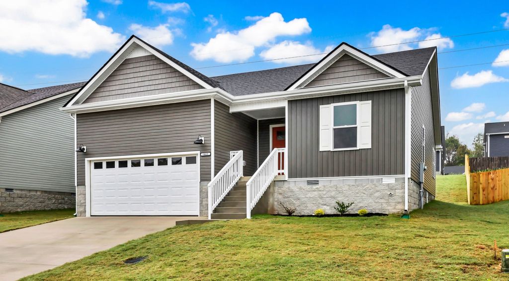 1449 Isaiah Dr, Clarksville, TN 37042