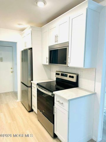 175 Amberly Drive A, Manalapan, NJ 07726