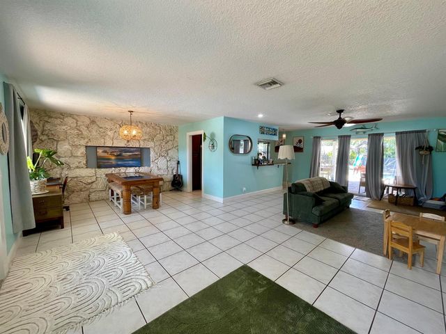 415 Beacon Street, Tequesta, FL 33469