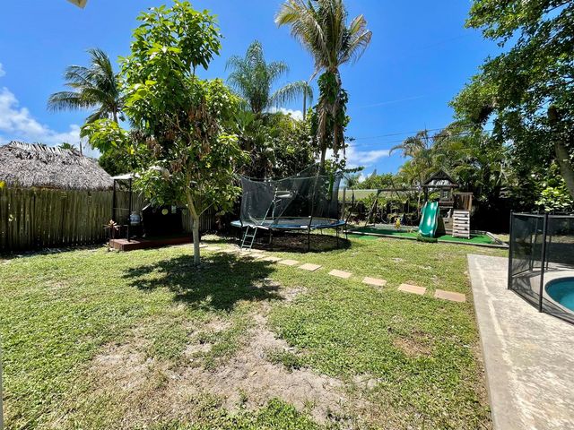 415 Beacon Street, Tequesta, FL 33469