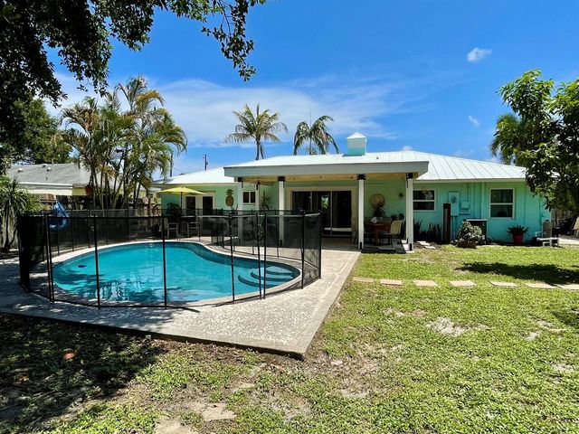 415 Beacon Street, Tequesta, FL 33469