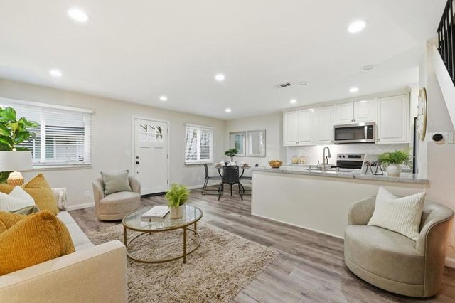 383 E Latimer Avenue 2, Campbell, CA 95008