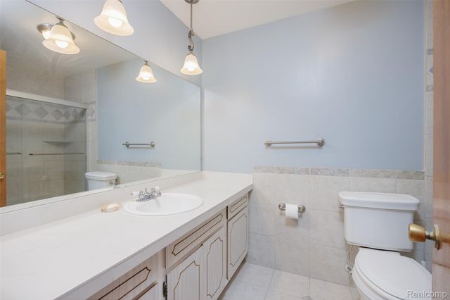 28452 Universal Drive, Warren, MI 48092