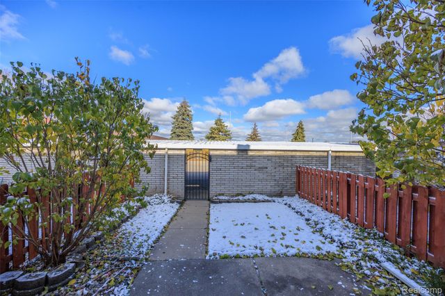 28452 Universal Drive, Warren, MI 48092