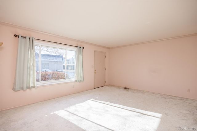 28452 Universal Drive, Warren, MI 48092