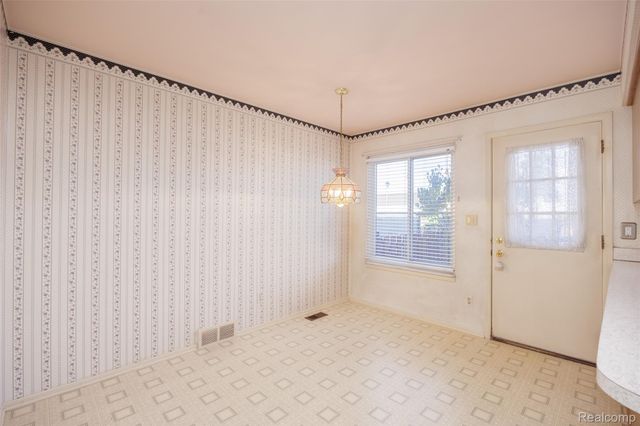 28452 Universal Drive, Warren, MI 48092