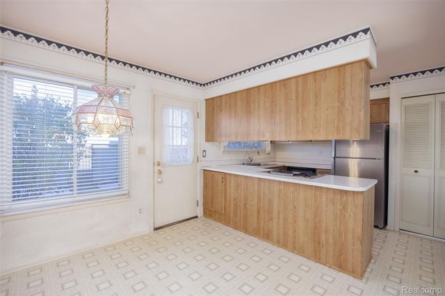 28452 Universal Drive, Warren, MI 48092