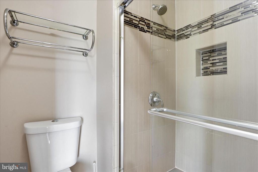 Image 17 of property listing at 203 AUTUMN FLOWER LN, Gaithersburg, MD 20878