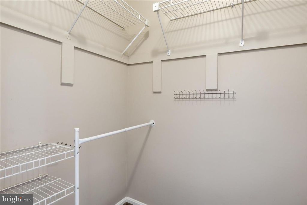 Image 18 of property listing at 203 AUTUMN FLOWER LN, Gaithersburg, MD 20878