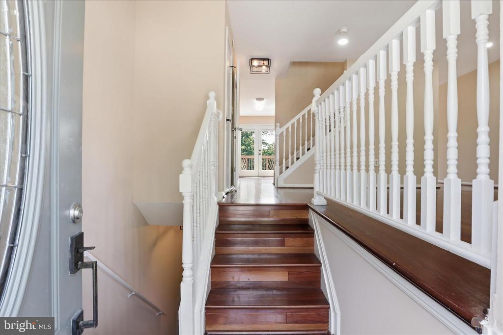Image 2 of property listing at 203 AUTUMN FLOWER LN, Gaithersburg, MD 20878