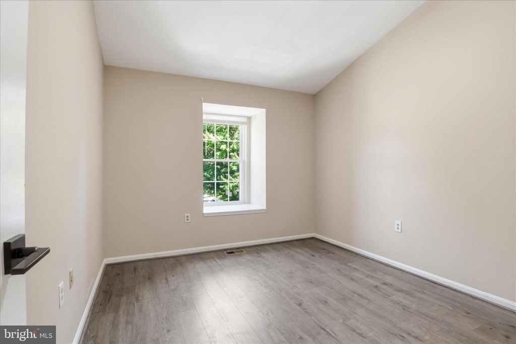 Image 20 of property listing at 203 AUTUMN FLOWER LN, Gaithersburg, MD 20878
