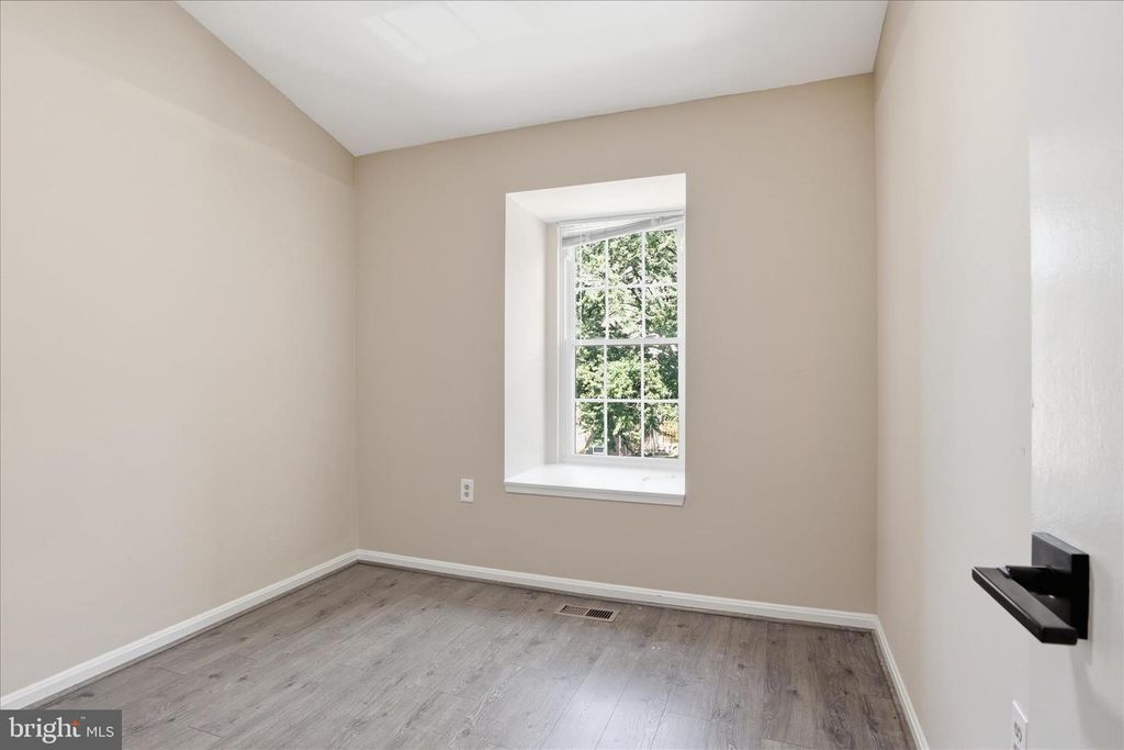 Image 22 of property listing at 203 AUTUMN FLOWER LN, Gaithersburg, MD 20878