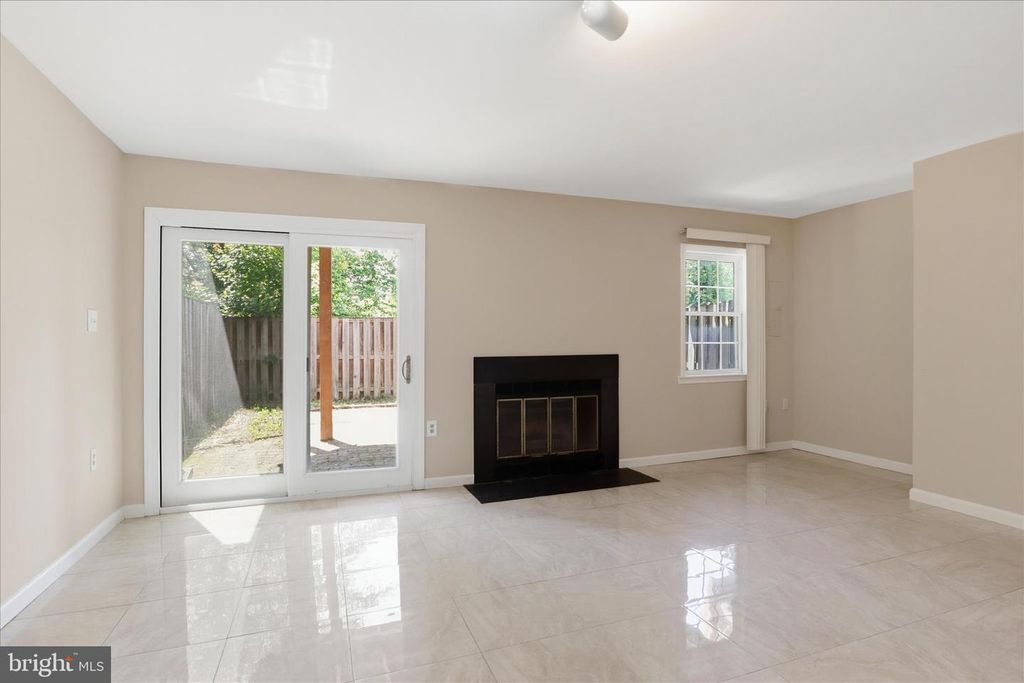 Image 25 of property listing at 203 AUTUMN FLOWER LN, Gaithersburg, MD 20878