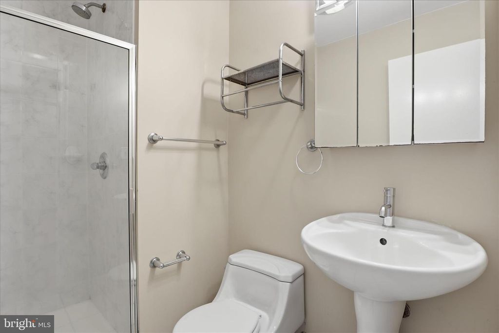 Image 29 of property listing at 203 AUTUMN FLOWER LN, Gaithersburg, MD 20878