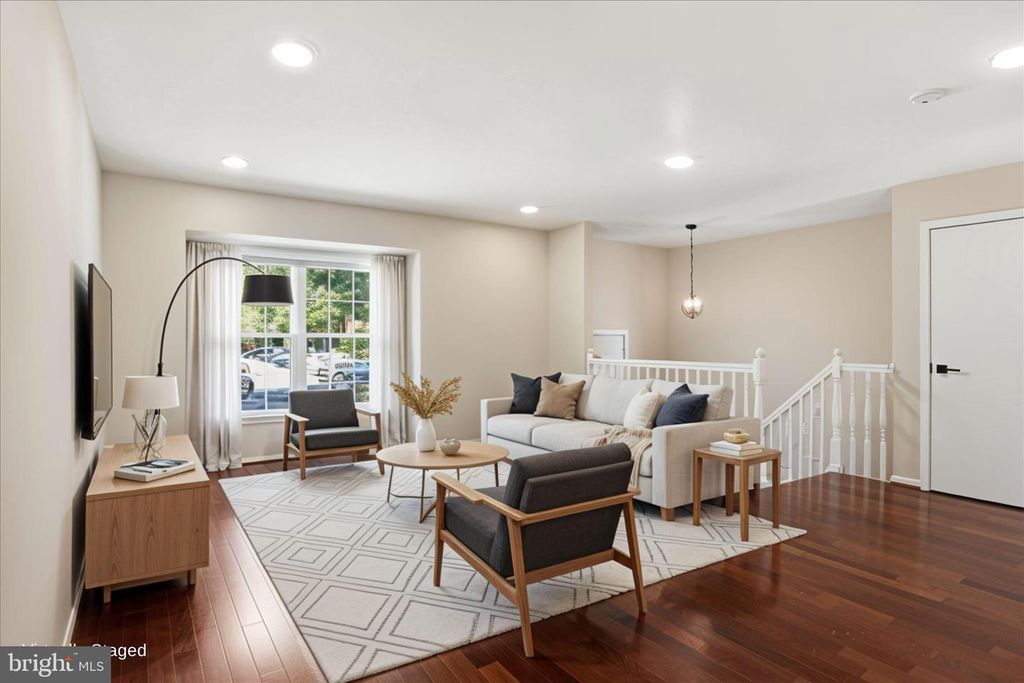 Image 3 of property listing at 203 AUTUMN FLOWER LN, Gaithersburg, MD 20878