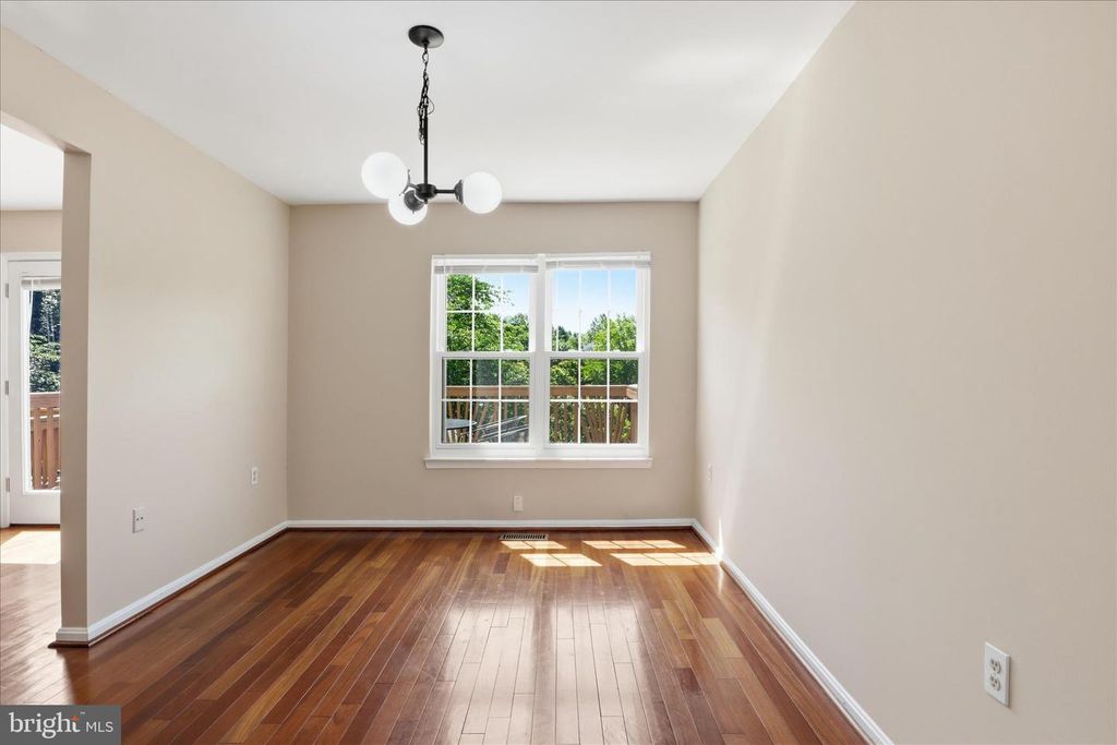 Image 7 of property listing at 203 AUTUMN FLOWER LN, Gaithersburg, MD 20878
