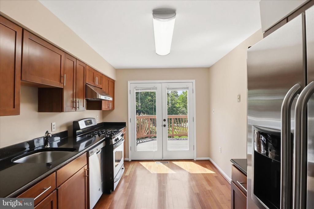 Image 9 of property listing at 203 AUTUMN FLOWER LN, Gaithersburg, MD 20878