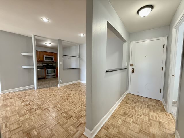 1550 Sandpebble Drive 306, Wheeling, IL 60090