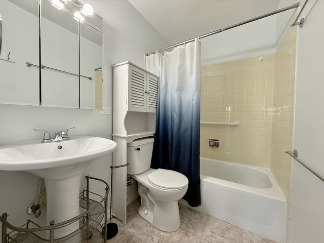 1550 Sandpebble Drive 306, Wheeling, IL 60090