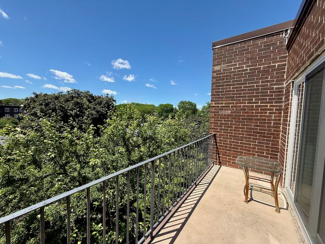 1550 Sandpebble Drive 306, Wheeling, IL 60090