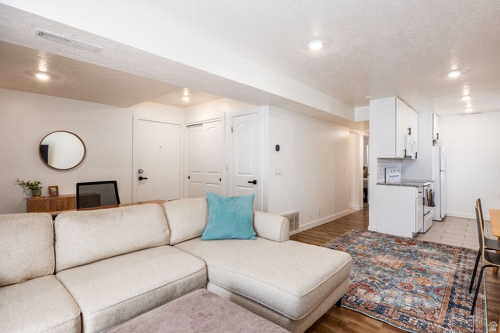 4878 S HIGHLAND CIR #2, Holladay, UT 84117 — photo 2